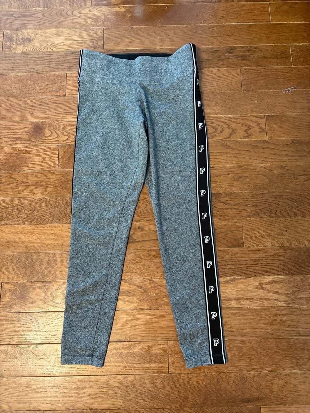 PINK Victoria's Secret Gray Yoga Leggings with Black Side Stripe Size M